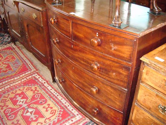 Early 19th Century mahogany bow fronted chest of drawers(-)
